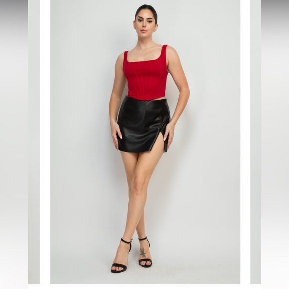 A twisted basic corset top👚 - Picture 2 of 3